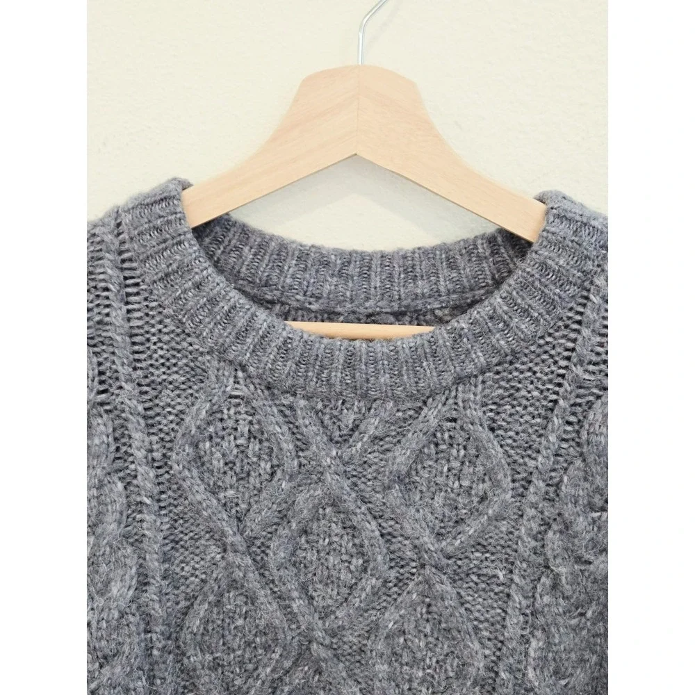 Daily Drills Gray Cable Knit‎ Sweater Granola Girl Size Small